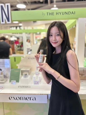 ✨ 엑소메라, 첫 오프라인 팝업 오픈 ✨

엑소메라는 제가 작년부터 엄청 애정하는 브랜드인데요.
피부과학이 만든 프리미엄 스킨케어,
이제 백화점