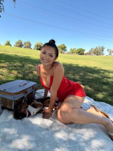 Join my pup Willow and I for a picnic?❤️
