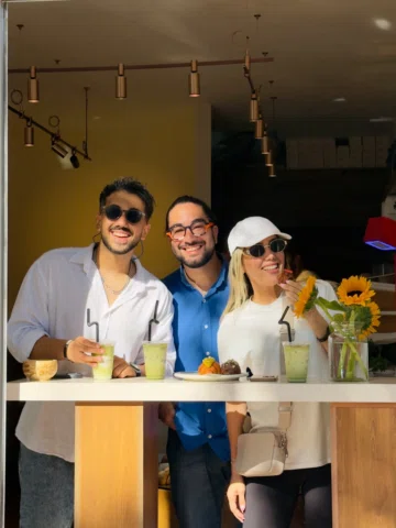 یعنی میشه تموم بشه ...
این حال بد ...
یعنی میشه بازم بخندیم کنار هم ؟
.
.
وایب ک