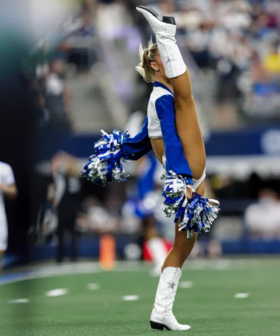 Plot twist I’m the back up kicker today 🏈 #gameday

#dcc #kick #flexibility #dc