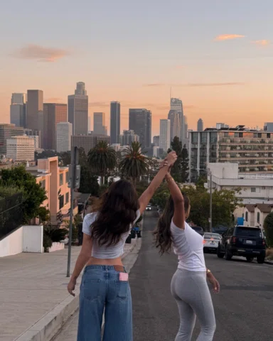 📍found the view: 🌆✨🌴

#losangeles #discoverla #pinterestgirls #laskyline #gol