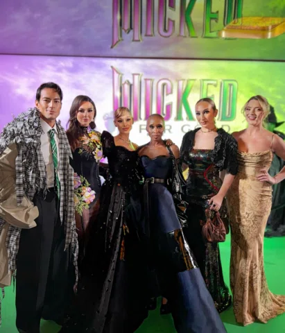 Just me and some witches 💚💖 

#wicked #wickedforgood #westend #moviepremiere #