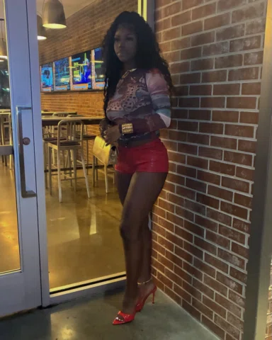 Chocolate skin glowing under the concert lights ✨

#stillfinallyoverittour