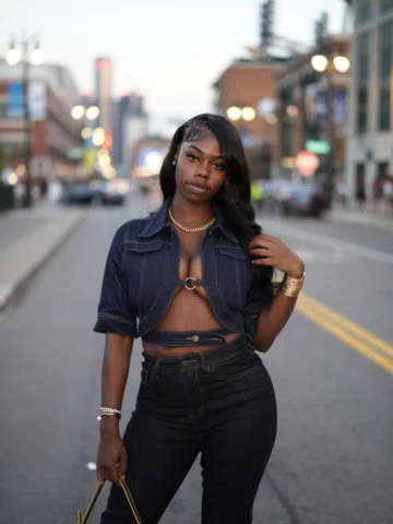 Luxury looks better with good music. 🍫😘#raymondandbrowntour