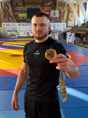 Моя 12-та золота медаль 🥇 
З Чемпіонатів України.
Яка йде в залік Херсонській о