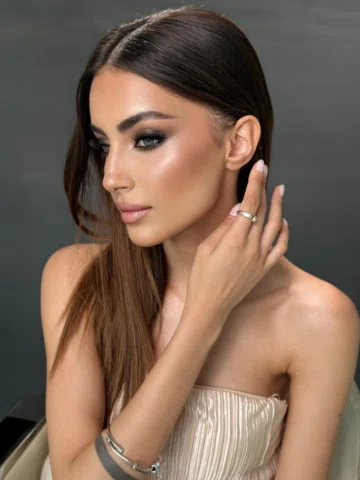 M  A K E U P  BY  A F R A 

@afra_feizi 

#makeuptutorial#bridal#bridalwear#brod
