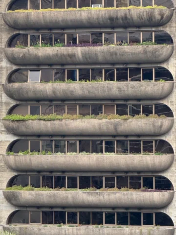 agosto. 

1) embajada de brasil, arq. redig de campos + sepra (1976). 
2) edific