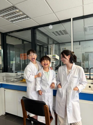 긴 일정을 잘 마치고 저희 가족은 집에 돌아왔어요🤍

이렇게 일년에 몇 번씩 몇 년을 다녔더니
프랑스 회사도 이제 진짜 집 같은거 있죠

엄마