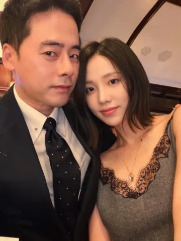 같이 찍은 사진이 왠지 조금 쑥스러워서
사진을 올리지 못하고 있었는데
이러다 영원히 앨범 밖으로 나오지 못할 것 같아 용기내서 올려봅니다🫂
영