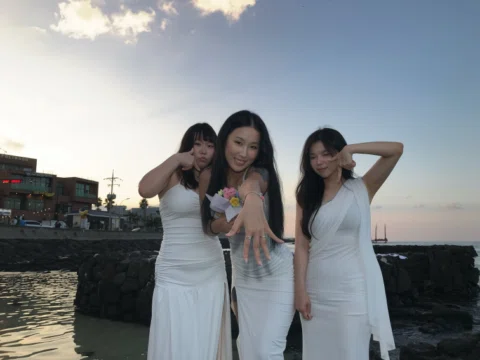 저 곧 결혼해요~~고마워 친구들아^_^ 🩷