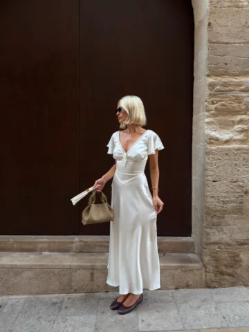 Romanticizing my evening in this dress 🕊️