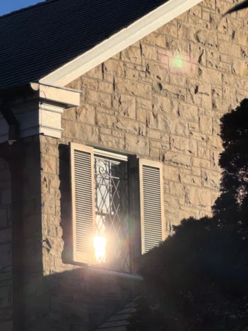 this morning as i visited graceland one last time before going home, i noticed a