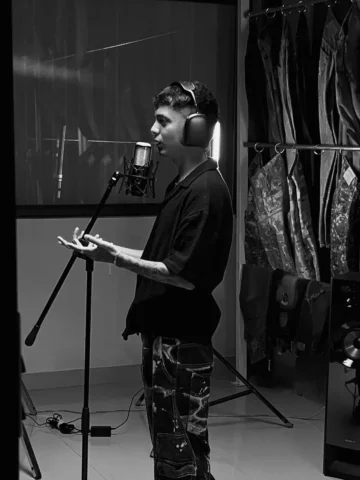 @budy_jean 🎧🎙 piketuuuuuu

Tan esperando el EP MAQUETAS DELUXE ?