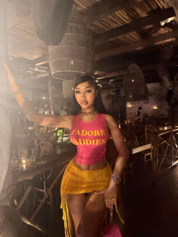 A bombshell has entered the villa 🌴

Hair: @jalorehairco