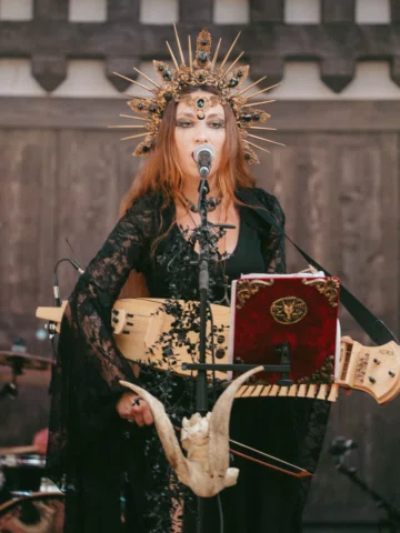 📸: @trobardemorte performing at the @loxwood_joust 🏰

@ladymorte