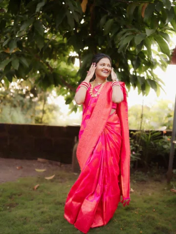सुंदरा 🧿 🥰
Saree… my favorite form of self-expression 🩷

Photography: @niraj_