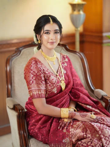 Reception look✨
Beautiful @plabita.kashyap98 
Wearing @pureassameseattire 
Jewel