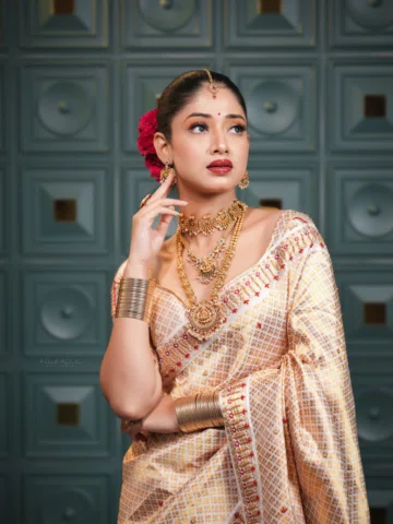 Shoot for @makeup_artist_trishnadeka 
Wearing @label_gayatri 
📸 @pulak_kalita_p