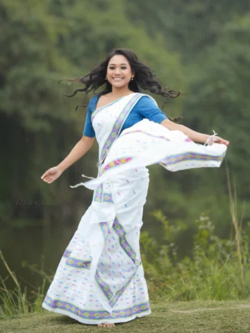 সপোনৰ মৰমী ❤️❤️ ভোগালী বিহুৰ শুভেচ্ছা জনালোঁ।😊
Mekup-@jeeny_thapa
@pulak_kalita