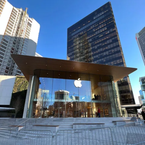 Sneak peak at @apple’a new flagship store in downtown Vancouver! 👀 Be sure to c