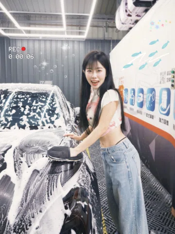 暑假打工˙✧˖°🧽 ༘🪣 ⋆｡˚

還有誰的車要洗嗎？
洗完車就下雨是什麼都市傳說…🫩