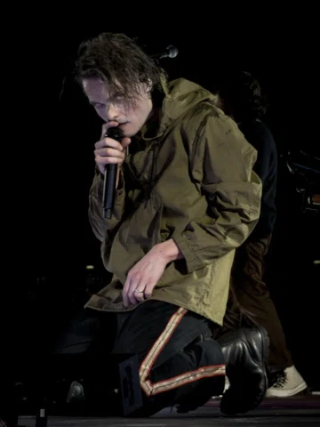 Gerard Way in the b stage last night for My Chemical Romance wembley night 1.

W
