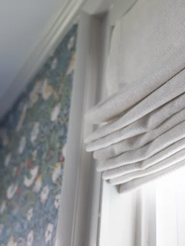 Small change, big difference 🤍

These Roman shades from @loomdecor pulled every