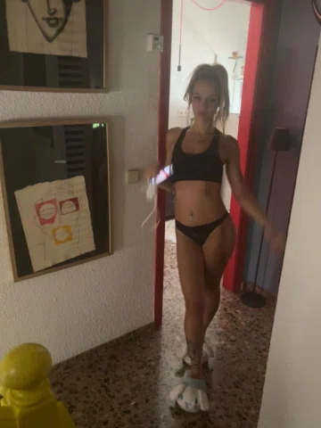 PILLAN a GLDN HOE , DESEMPLEADA PERO BRONCEADA,, comiendo MARISCO en MIAMI PLATJ