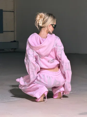🎀 ICARUS GIRL 🎀
.

Pink sweatsuit, rhinestone sweatsuit, luxury streetwear, ma