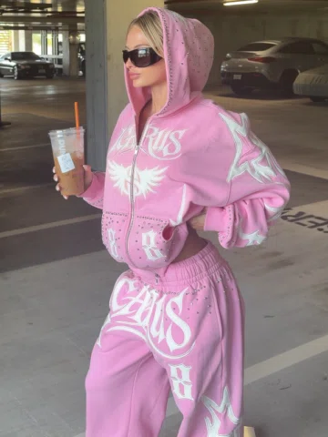 Coffee run Ootd @icaruswickk 
.
.
streetwear matching set outfits, women’s stree