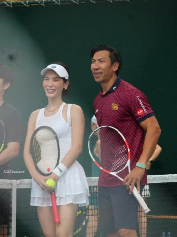ใครจะไปคิดว่าจะได้ตีคู่พี่บอลน๊ออ @paradorn__srichaphan ขอบคุณทาง @servesociety.