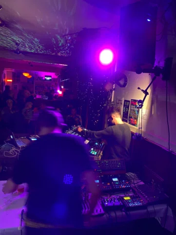 Last night, the Australian electronic music collective @clananalogue delivered t