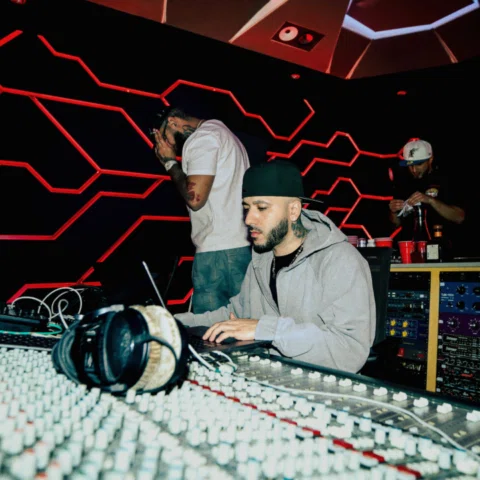 Trayéndoles un sonido nuevo con @Midnvght_ 
#MidEvilTimes 💿 ⚔️🔜

📸 @thnxxed