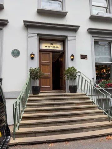 Amazing day recording drums at Abbey Road with @warrenhuart for @petemroz’s fant