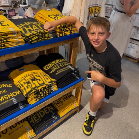When you see your Sissy’s shirts on display at @raygunshirts IC! 🖤💛