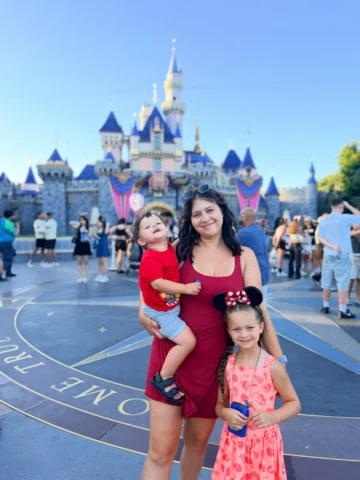 Postcard from the happiest place on earth 🥰

Big fan of the Astro orbiter

Ride
