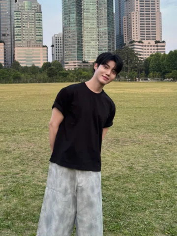 나랑 공원 갈래?

이번 여름 기본티는 이걸로 픽 ⚡️

아메리칸 캐주얼 브랜드 ’행텐‘의 무신사 전용 크롭 무지 티셔츠입니다. 단독으로도, 레