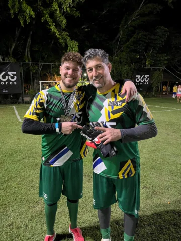 Aliado, professor, amigo, parceiro, inspiração, espelho… e também, Pai! 
Te amo 
