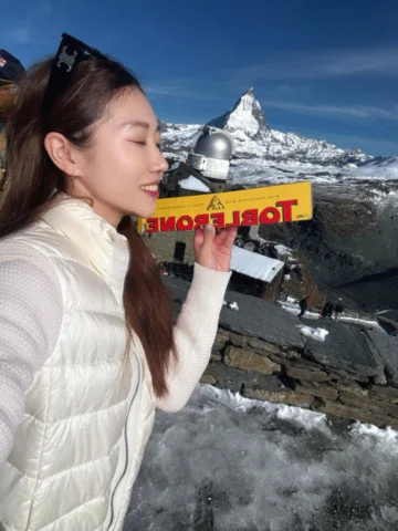 🌄 日照金山 · 馬特洪峰

分享今日份馬特洪峰的第一縷陽光！
來了策馬特三天，兩天都是出太陽的好天氣☀️
早上5:30起床，走了20分鐘去追日出
等了一個多