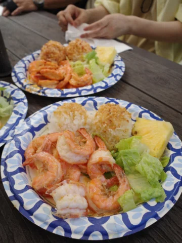 .
一年ぶりの投稿がまた、ハワイのフード😂

1枚目 jenny's shrimp
ハレイワのガーリックシュリンプ🦐
@hawaii_ayuko さんおすす