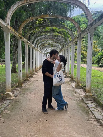 Três anos desde que eu fiz minha melhor decisão, gente pra porra no mundo e eu t