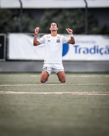 Primeiro passo dado, nada definido foco total nos próximos 90 minutos 🤍🖤
+⚽️
+