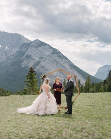 From Toronto streets to Banff peaks 🤍🏔️
This incredible couple travelled west 