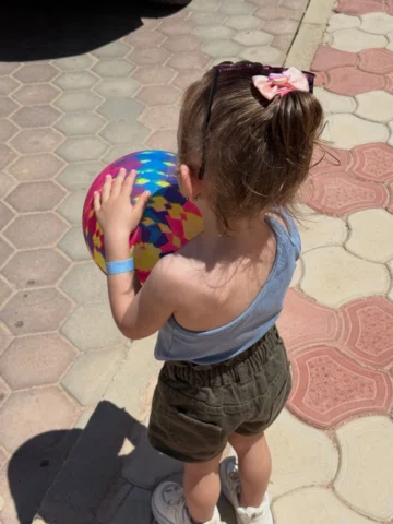 إطلالة مميزة لنجمة كبيرة🤍👧