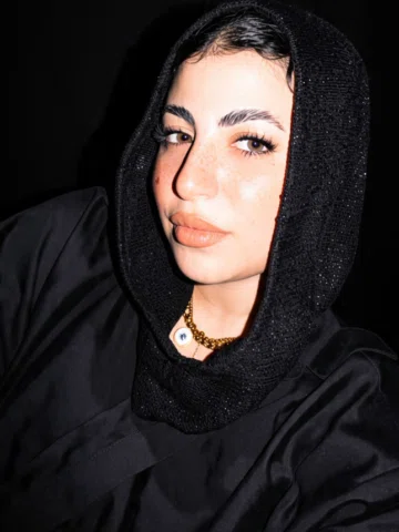 Painted in black walking like a secret 🖤
