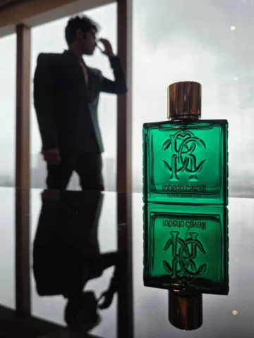 Behind every memorable entrance is an unforgettable scent.
Roberto Cavalli Verde