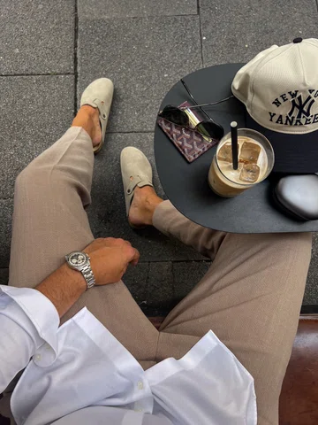 Too hot to handle the temperatures with sneakers or loafers 🥵

#outfitinspirati
