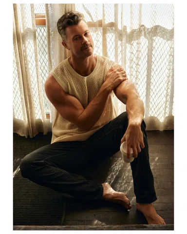 @thedanfeuerriegel ☕️ 

…. Basically our photoshoots are just me taking photos o