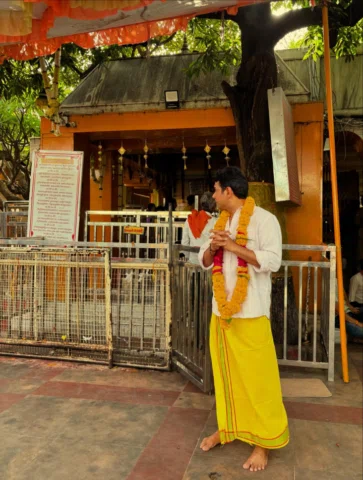 “Shakti ki sharan mein”
Shri Pitambara Mai ki jai 🙏

Shri Pitambara Peeth, 
Dat