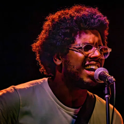 .
🎤 J O Ã O  G I L | @joaogil

📷 @sanjr.com.br

#joaogil #musicphotographer #m